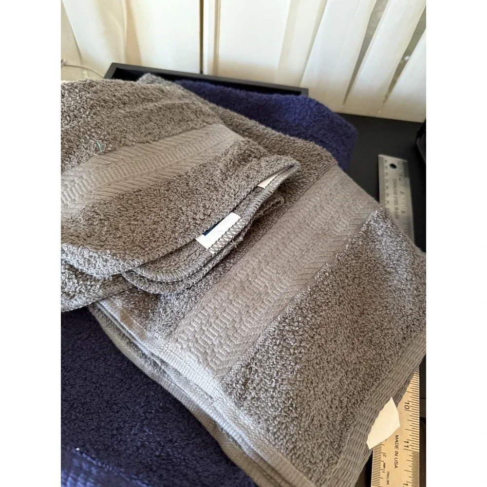 Brand New Two Hand Towels, Two Washcloths ‎ Msrp $28 3878